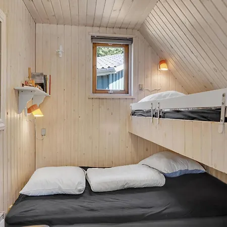Holiday home 3 Bedroom Beautiful In Rudkobing Spodsbjerg